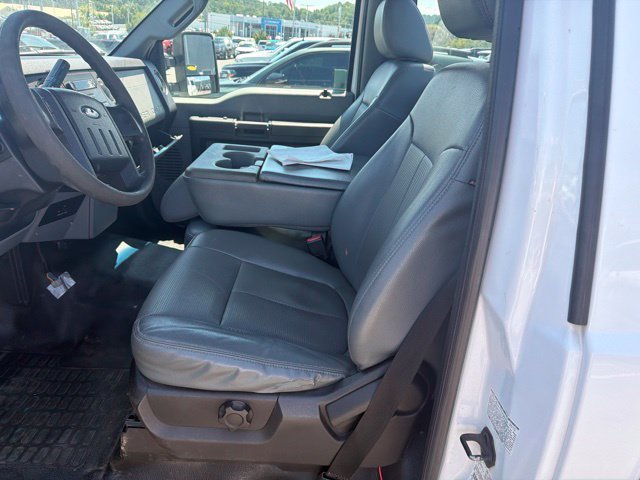 Used 2016 White Ford XL image 3