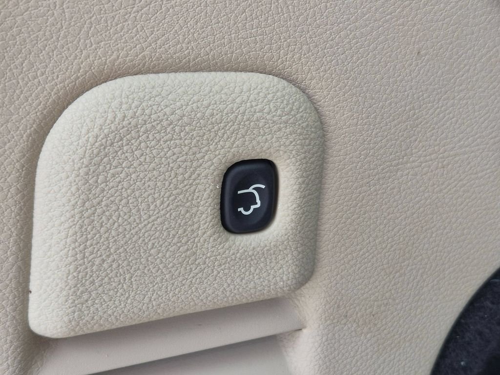 Used 2021 White Jeep Limited image 7