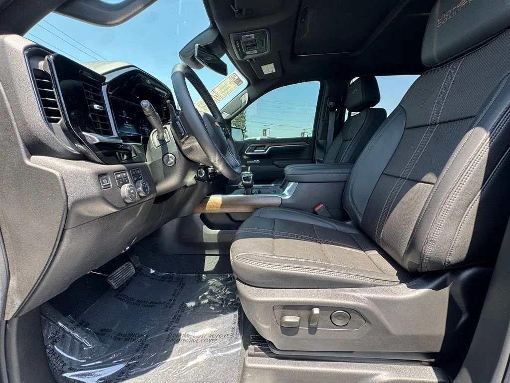 Used 2025 Black Chevrolet High Country image 18