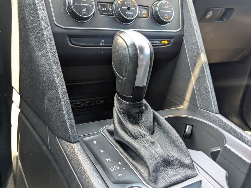 Used 2020  Volkswagen 3.6L V6 SE w/Technology image 18
