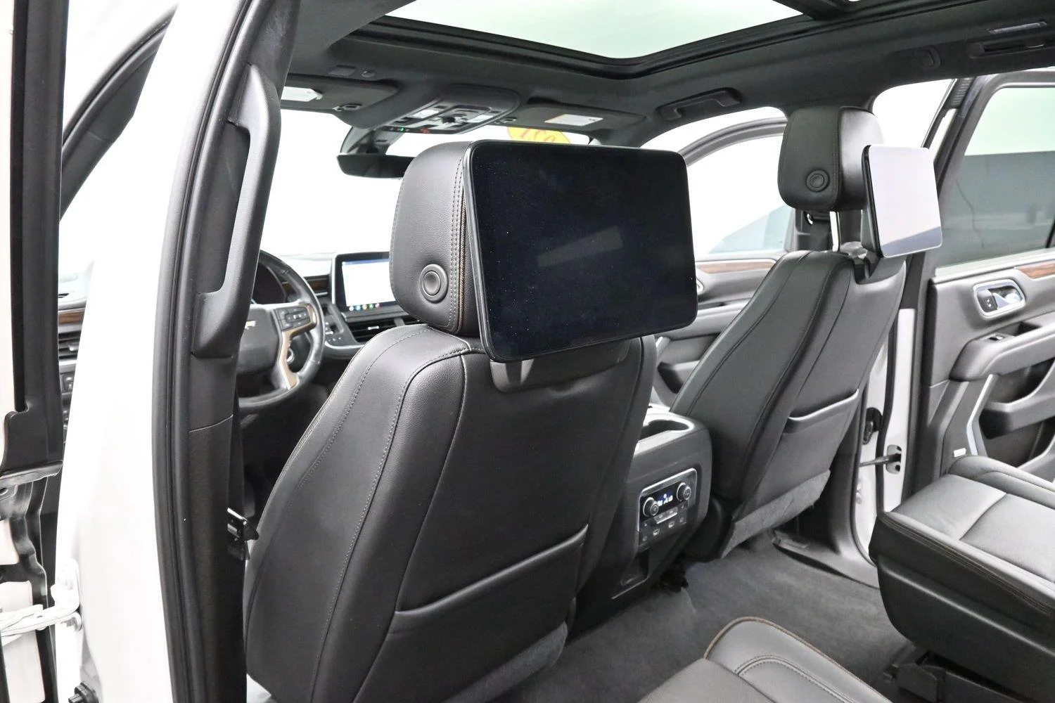 Used 2021 IRIDESCENT PEARL TRICOAT Chevrolet High Country image 33