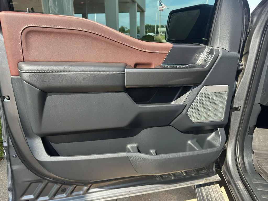 Used 2023 Carbonized Gray Metallic Ford Lariat image 13