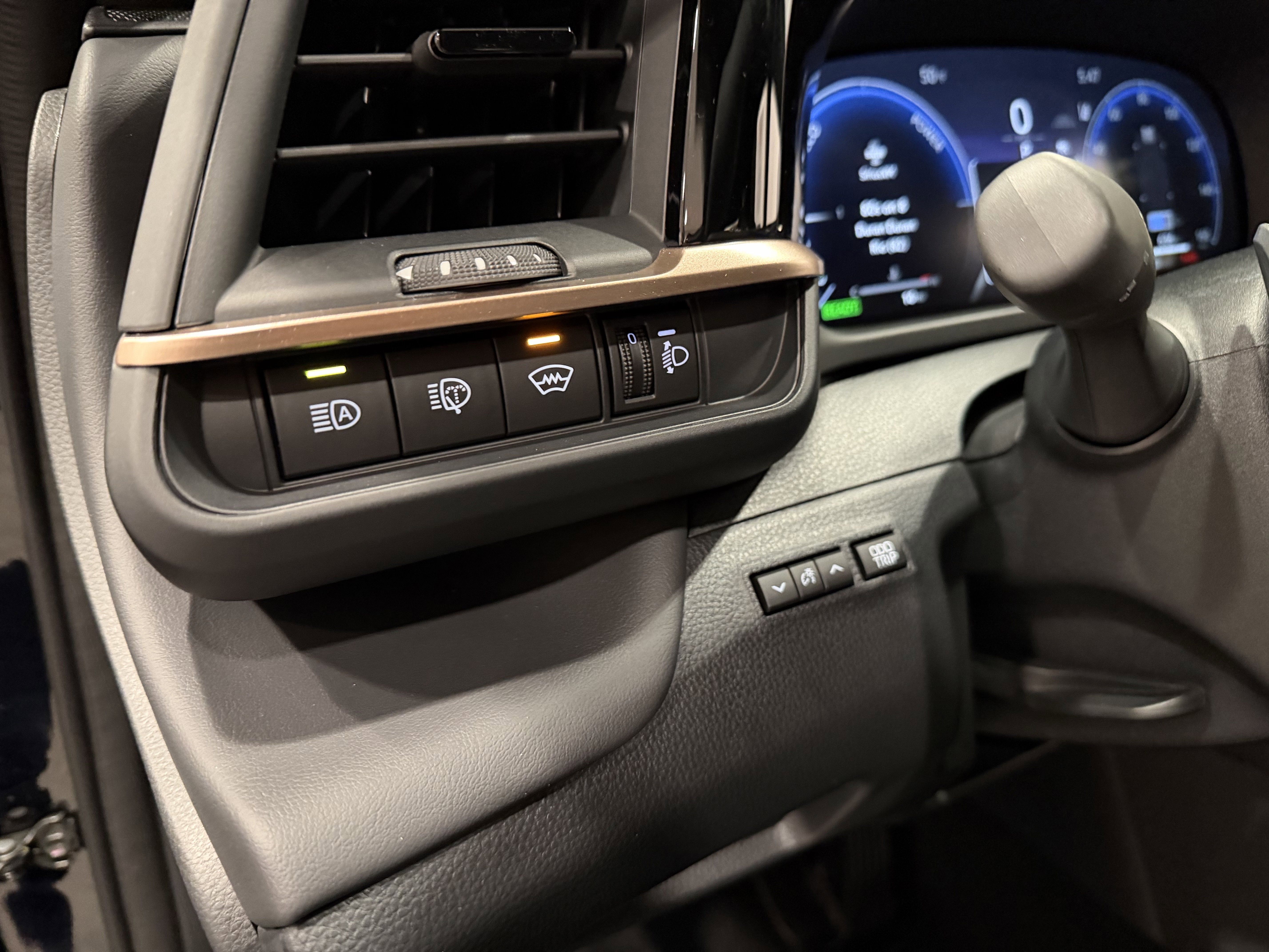 2025 Toyota Crown Signia XLE - Photo 23