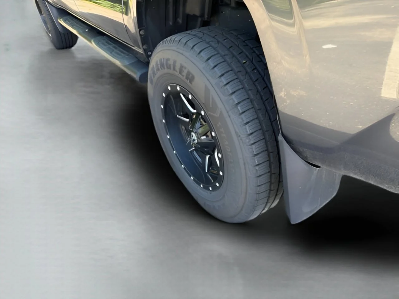 Used 2017 Magnetic Gray Metallic Toyota SR5 image 12