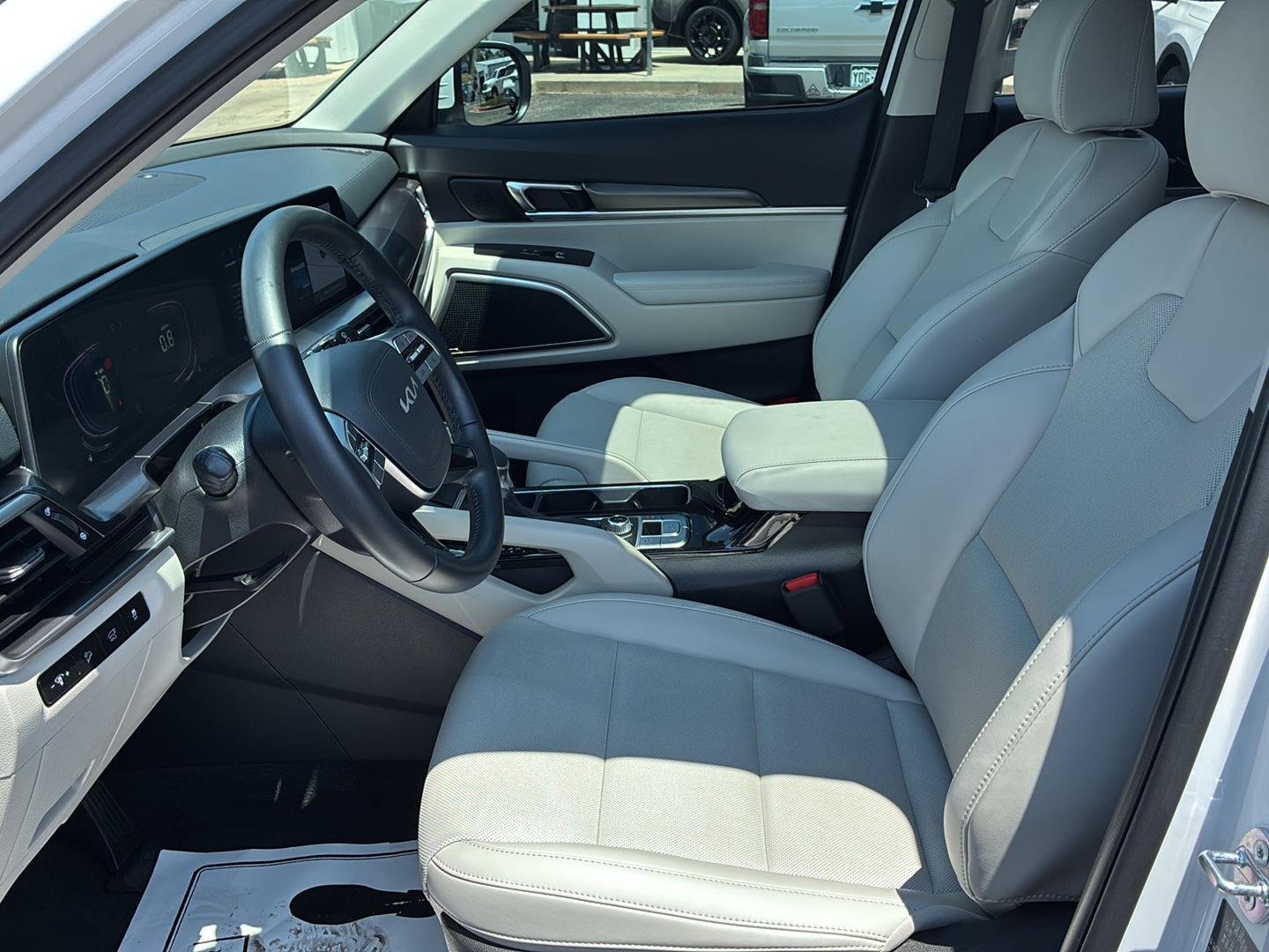 Used 2025 Glacial White Pearl Kia S image 11