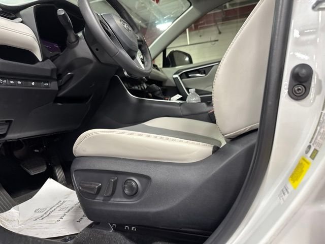 Used 2024 Beige Toyota XLE Premium image 5