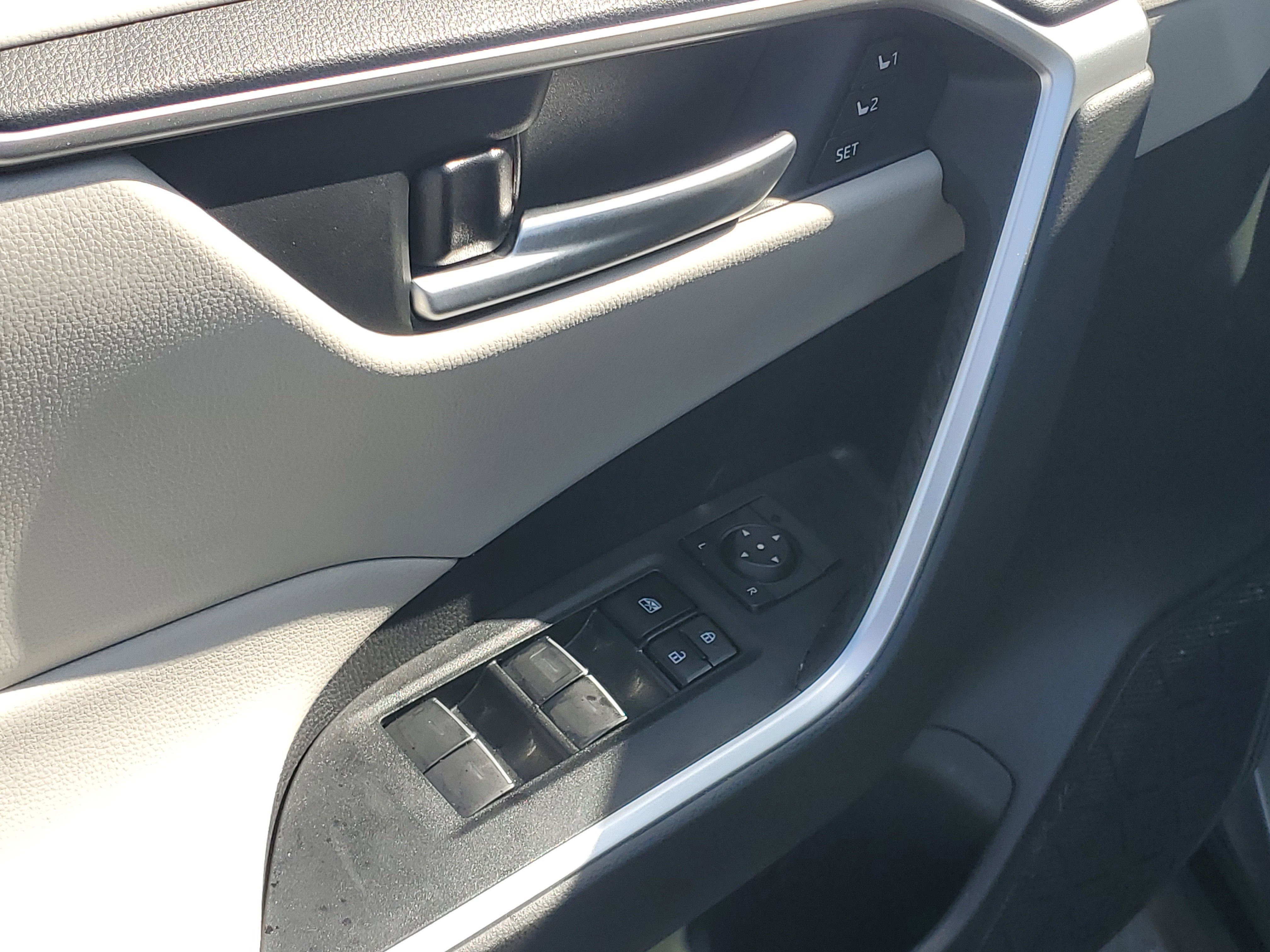 Used 2025 Magnetic Gray Metallic Toyota XLE Premium image 21