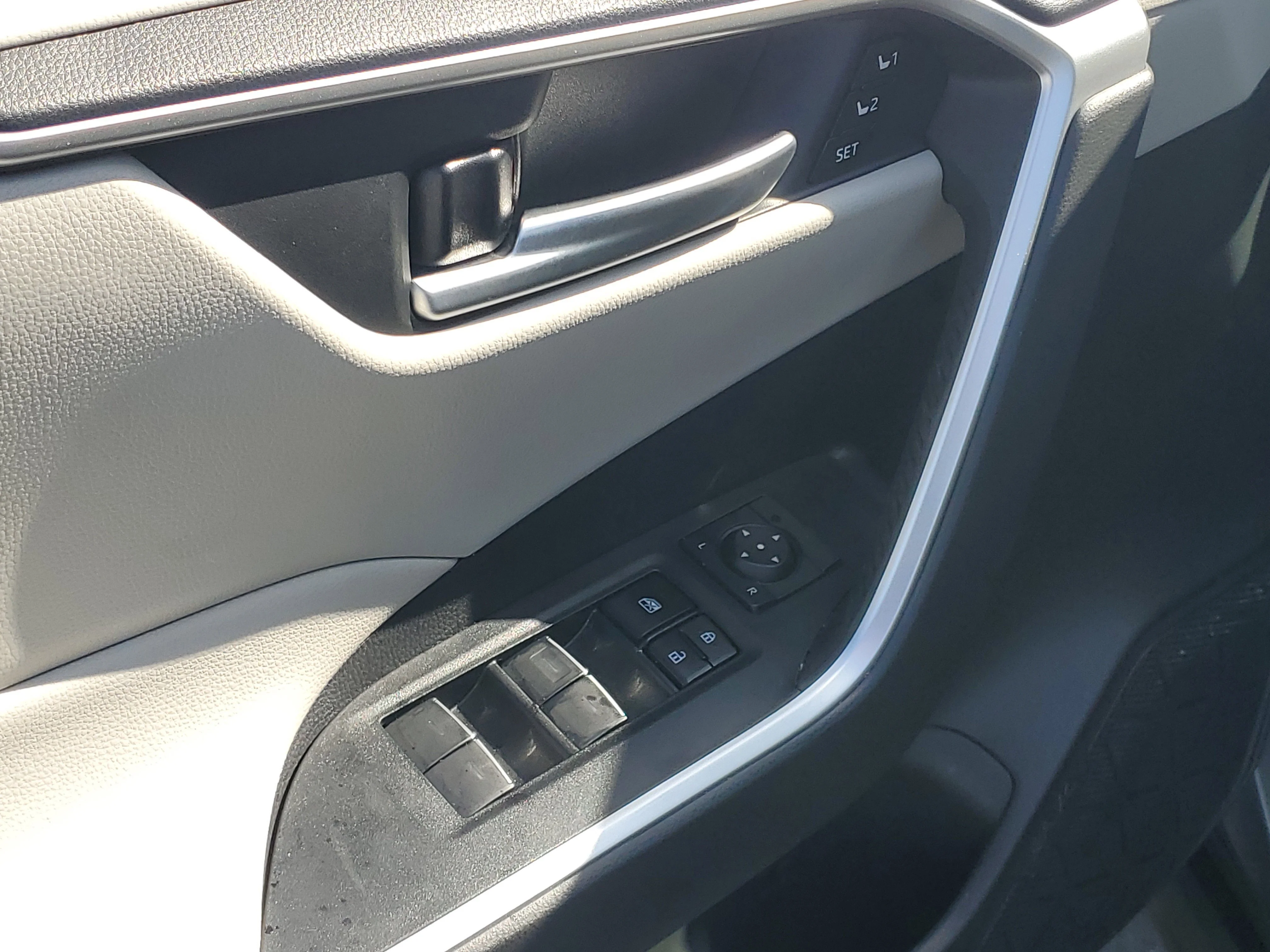 Used 2025 Magnetic Gray Metallic Toyota XLE Premium image 21