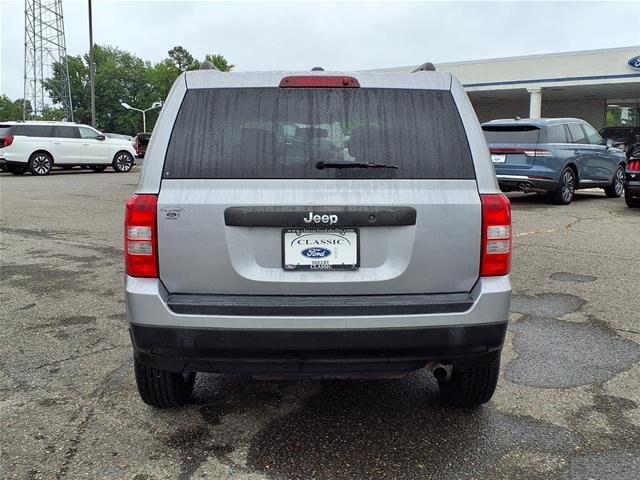 Used 2016 Billet Silver Metallic Jeep  image 11