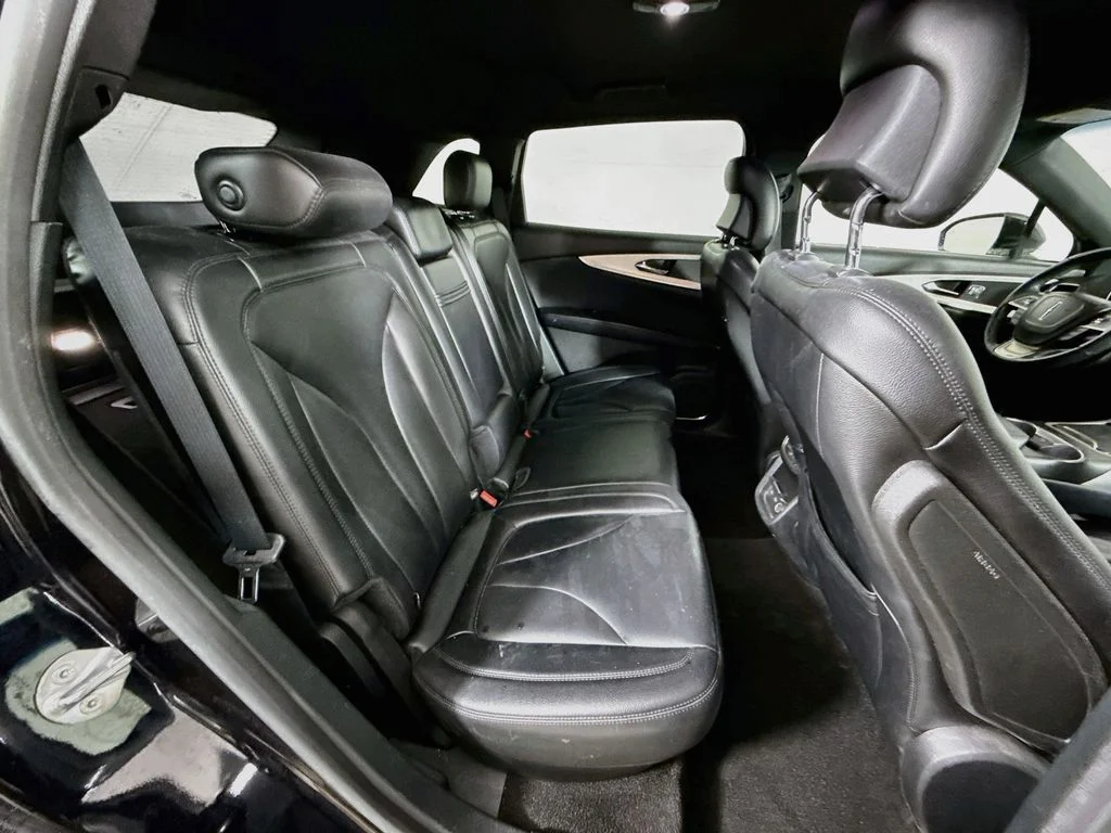 Used 2019 Infinite Black Metallic Lincoln Standard image 26