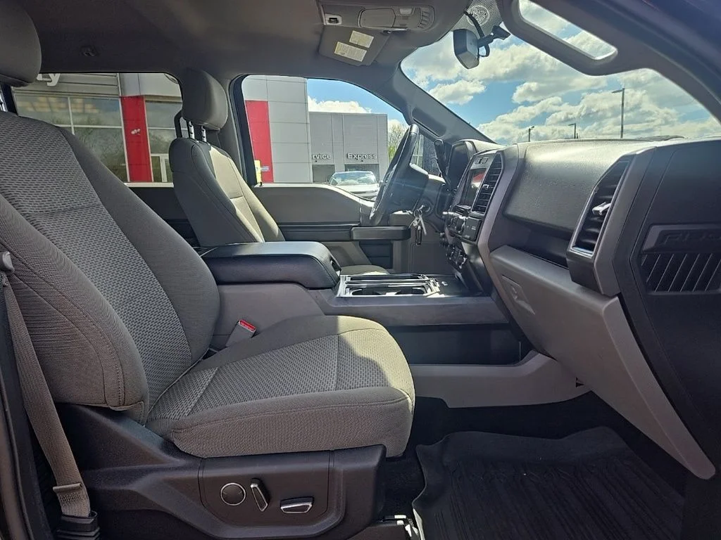 Used 2017 Black Ford XLT image 22