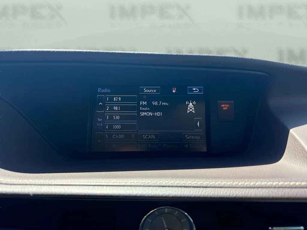 Used 2016 White Lexus 350 image 18