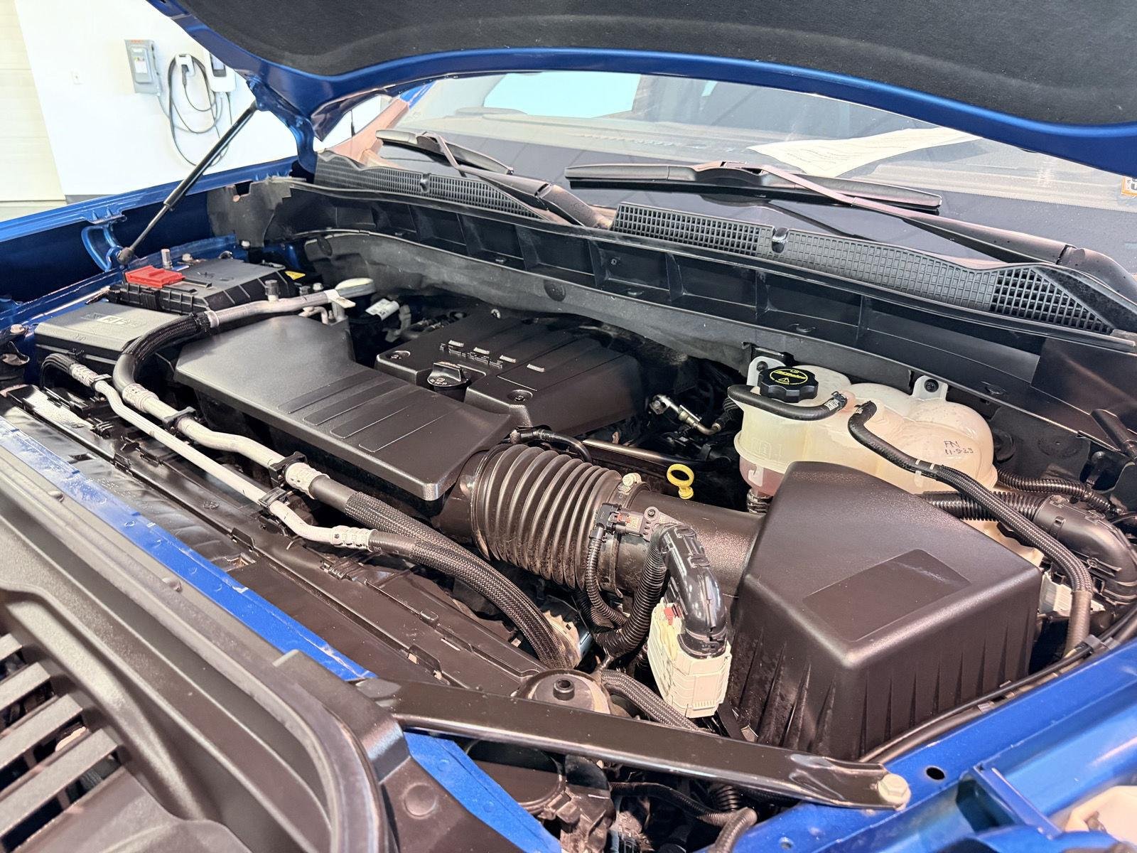 Used 2024 Dynamic Blue Metallic GMC Elevation image 51
