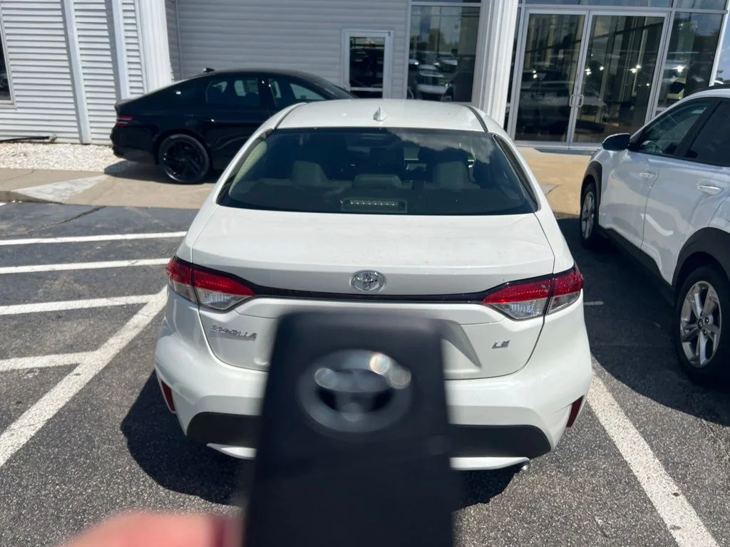 Used 2020 White Toyota LE image 4