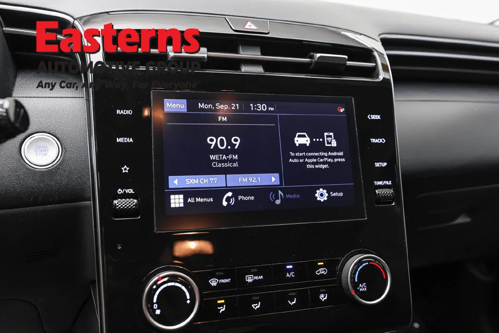 Used 2023 Black Hyundai SEL image 19