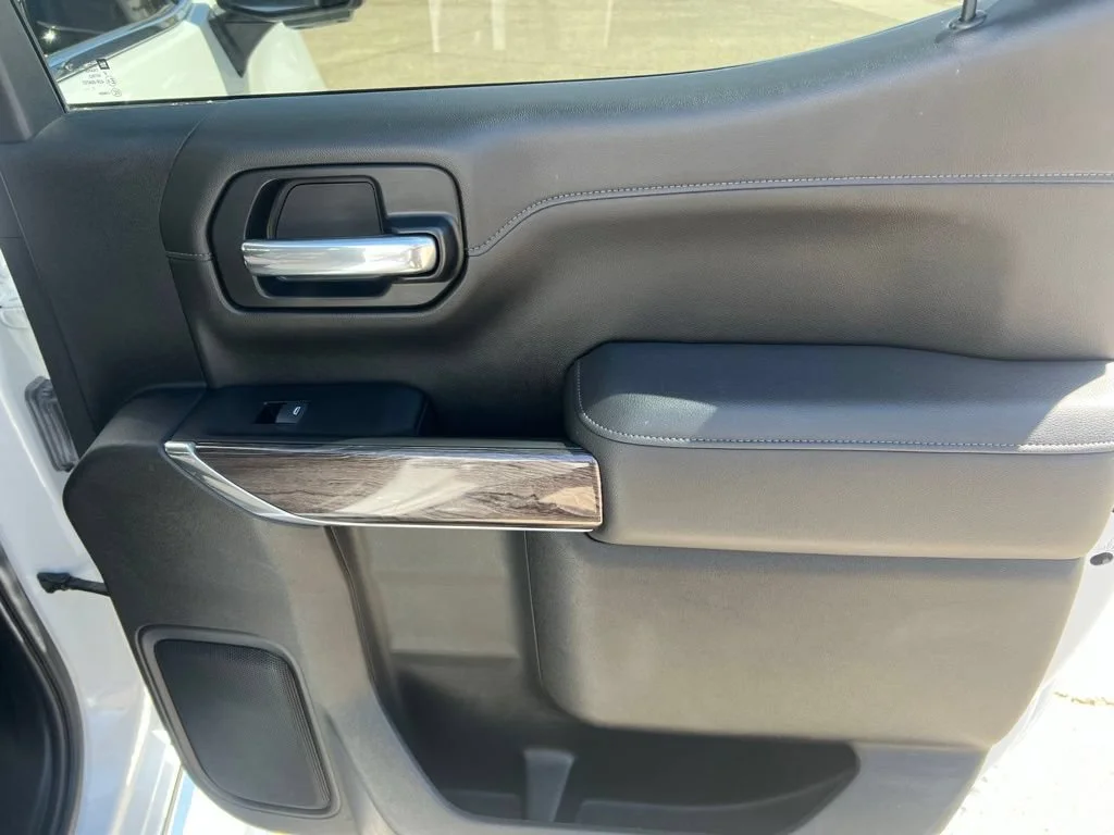 Used 2022 Summit White Chevrolet LTZ image 24