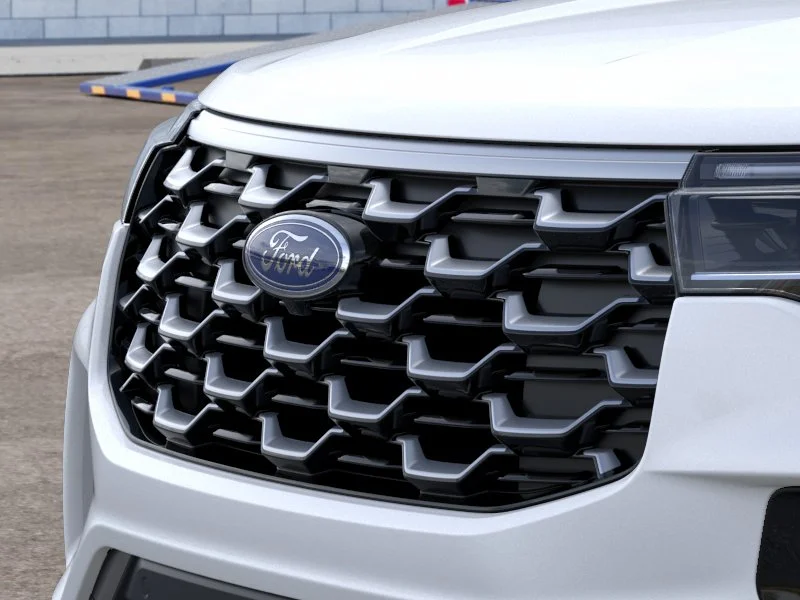 New 2026 Star White Metallic Tri-Coat Ford Platinum™ image 17