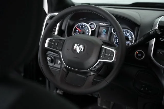 New 2026 Diamond Black Crystal Pearl-Coat Exterior Paint RAM Big Horn image 6