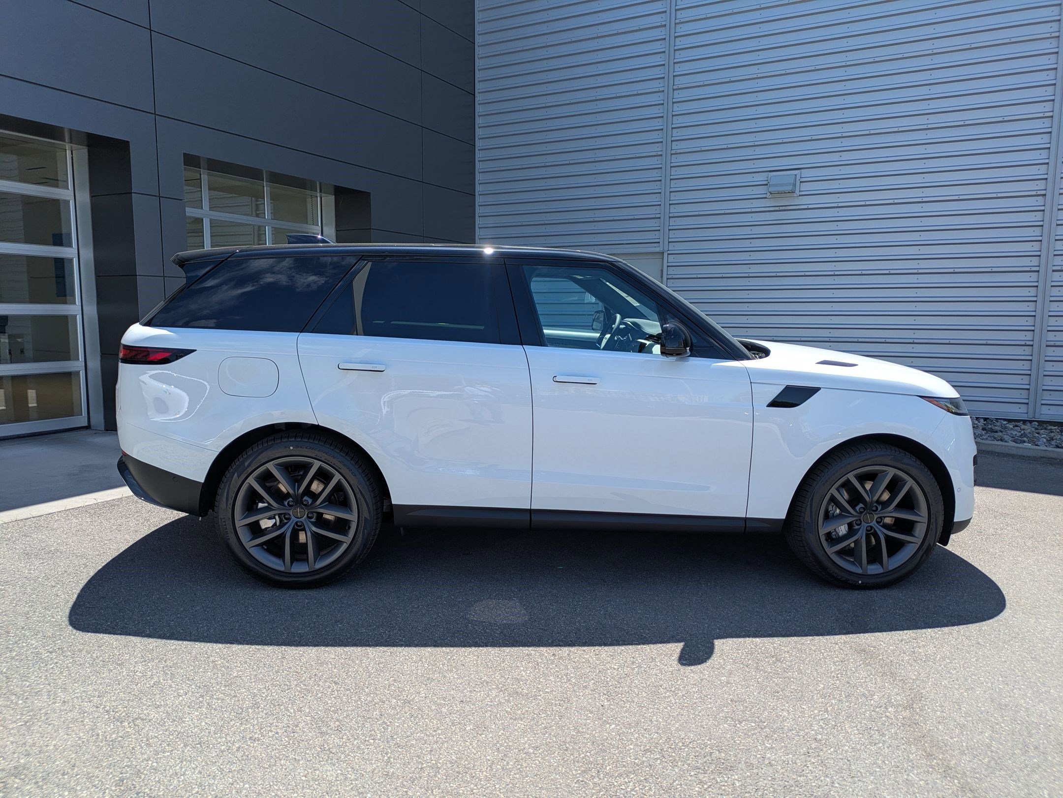 New 2026 Fuji White Land Rover P360 SE image 4