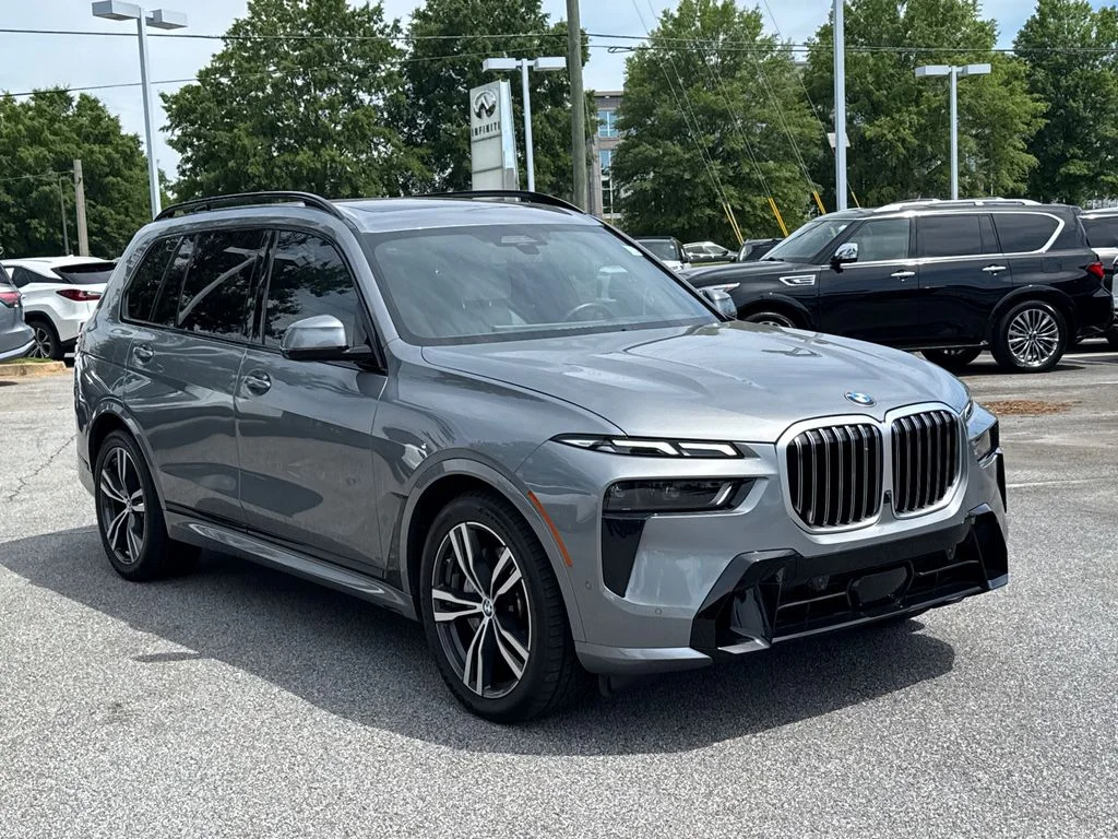 Used 2023 Gray BMW xDrive40i image 3