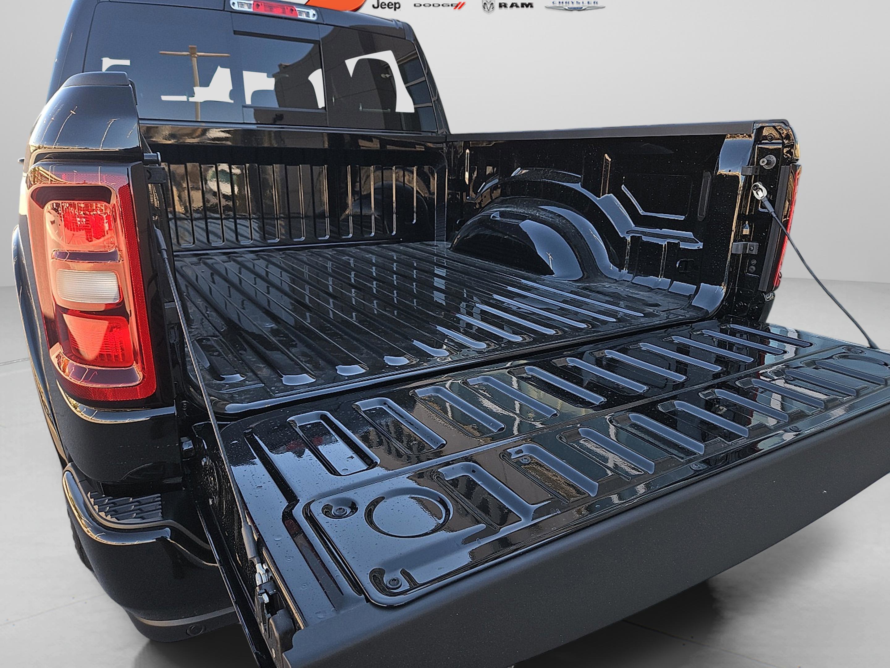 New 2026 Diamond Black Crystal Pearl-Coat Exterior Paint RAM Lone Star image 9