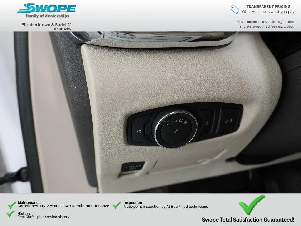 Used 2017 White Platinum Tri-Coat Lincoln Select image 16