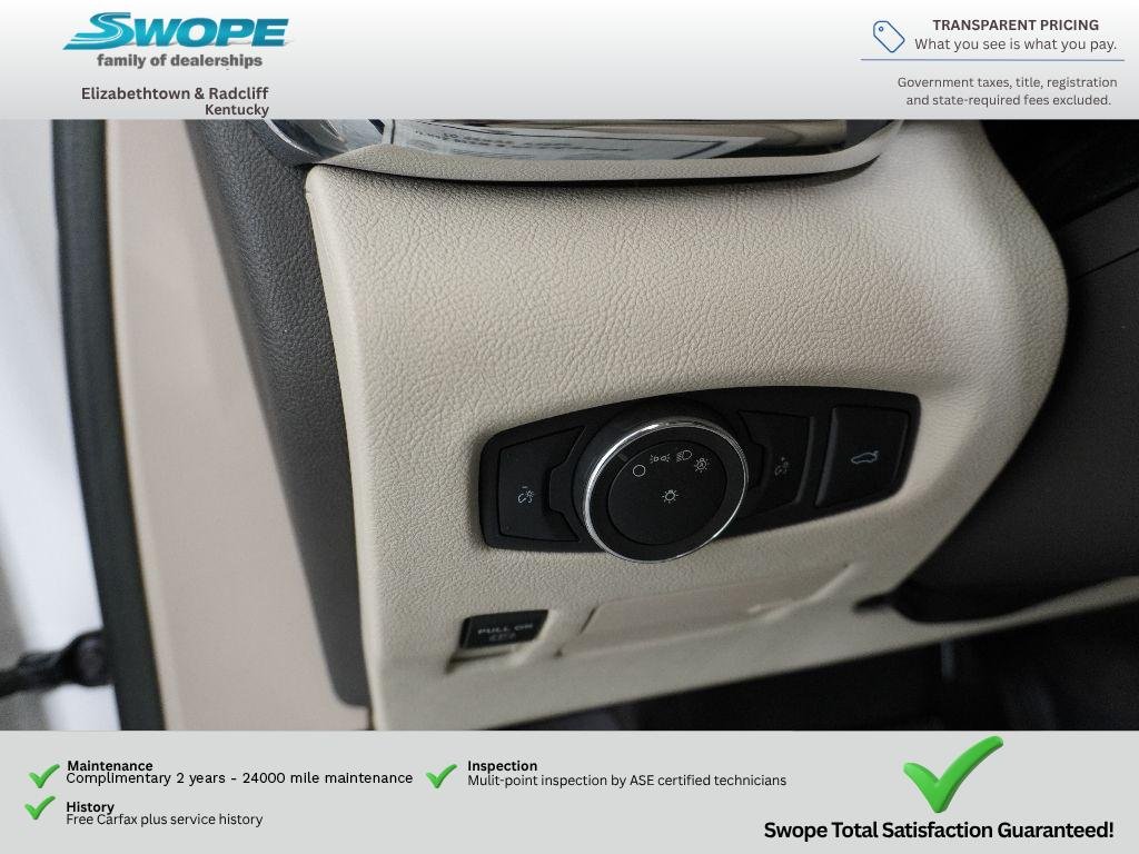 Used 2017 White Platinum Tri-Coat Lincoln Select image 16