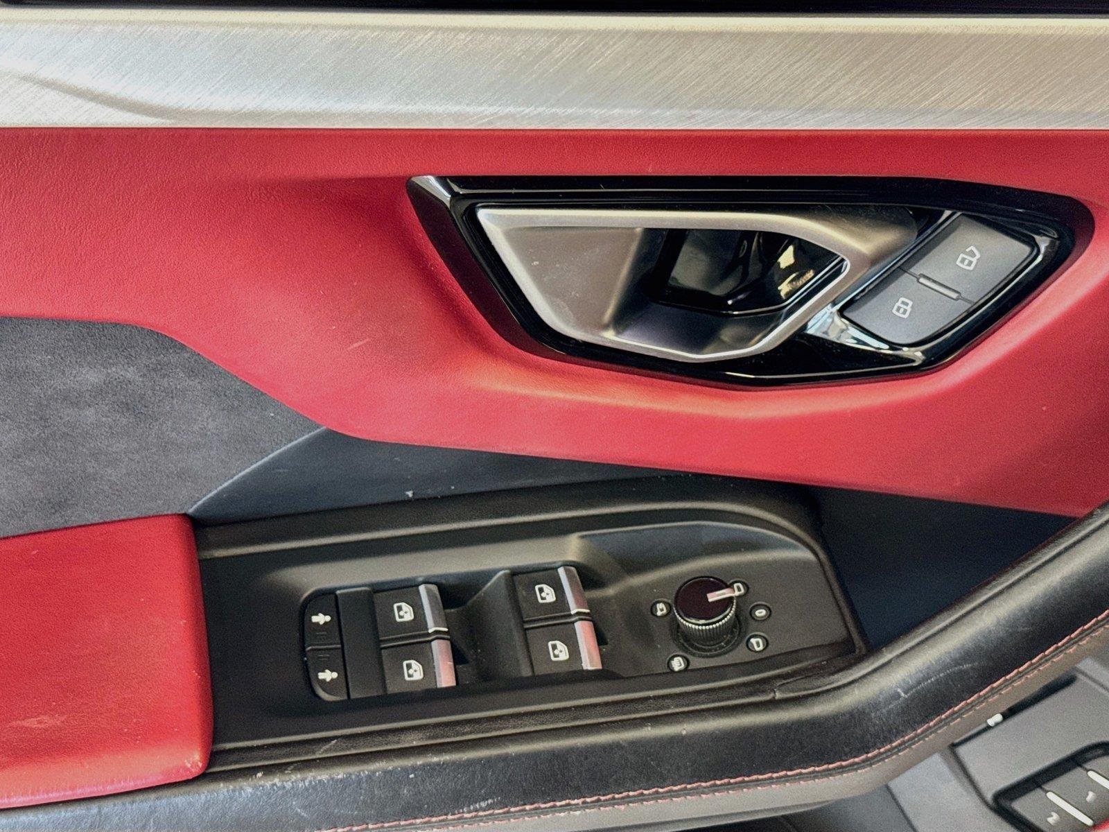 Used 2020 Nero Helene Metallic Lamborghini Base image 18