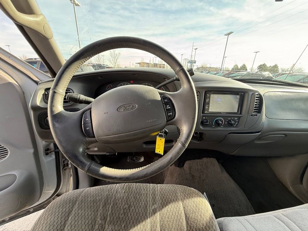 Used 2002  Ford XLT image 12