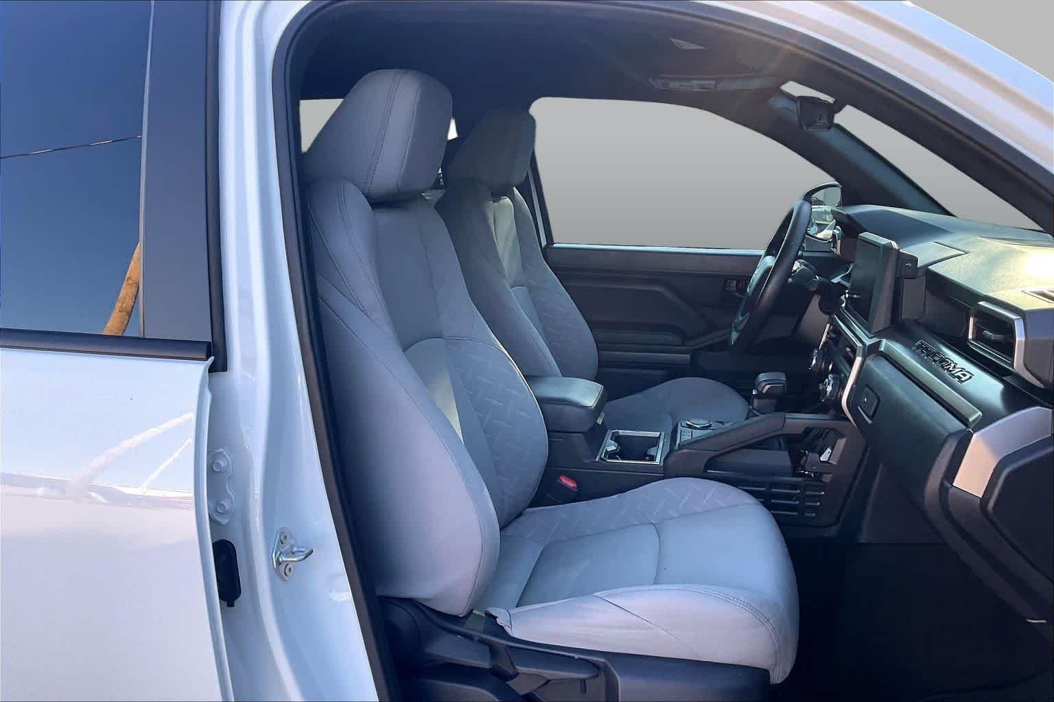 Used 2026 Ice Cap Toyota SR5 image 9