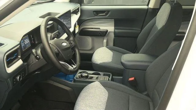 New 2026 Oxford White Ford XLT image 13