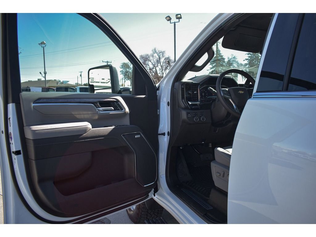 2025 Chevrolet Silverado 3500 HD LTZ - Photo 11