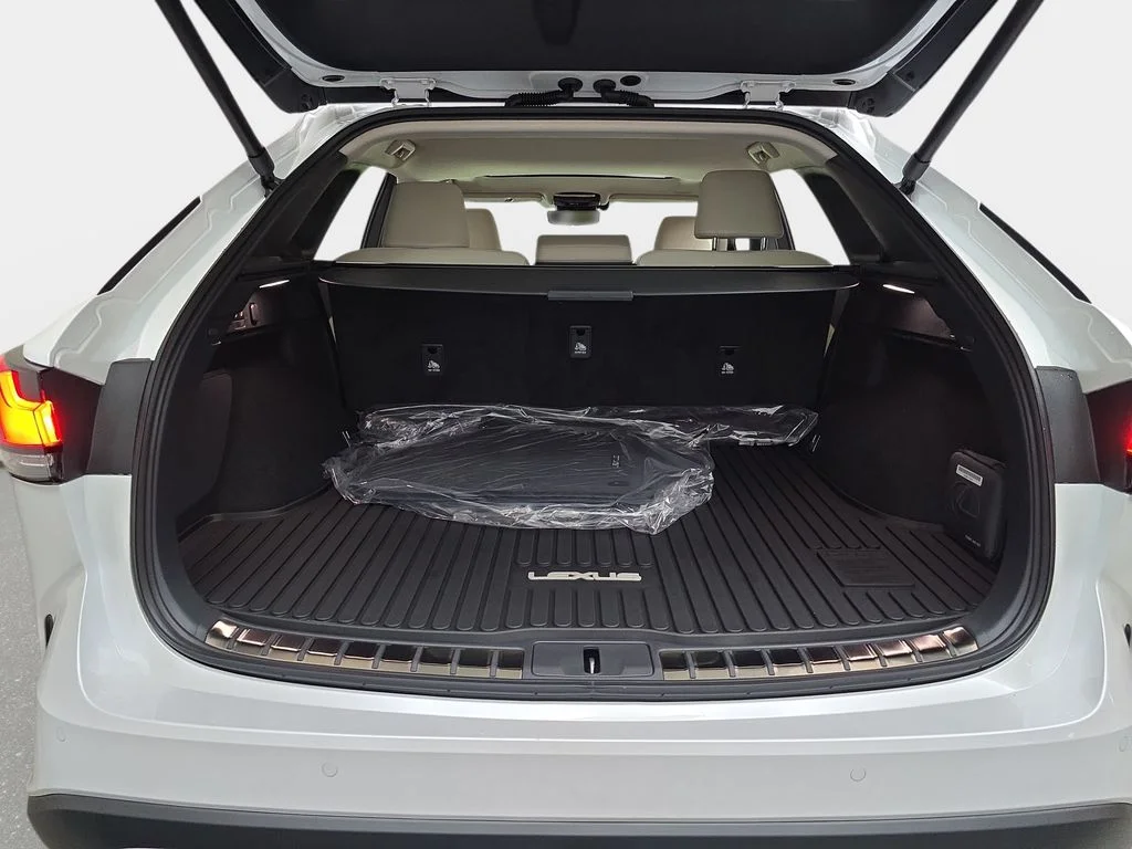 New 2026 Eminent White Pearl Lexus PREMIUM PLUS image 12