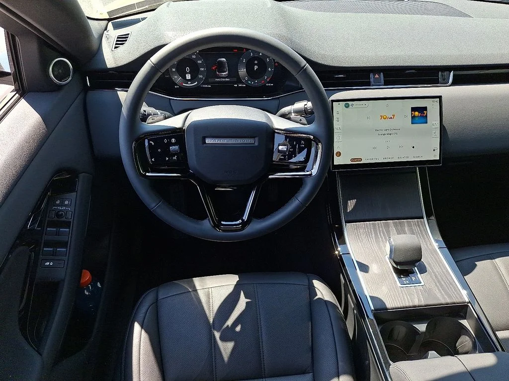 Certified Used 2026  Land Rover S image 12