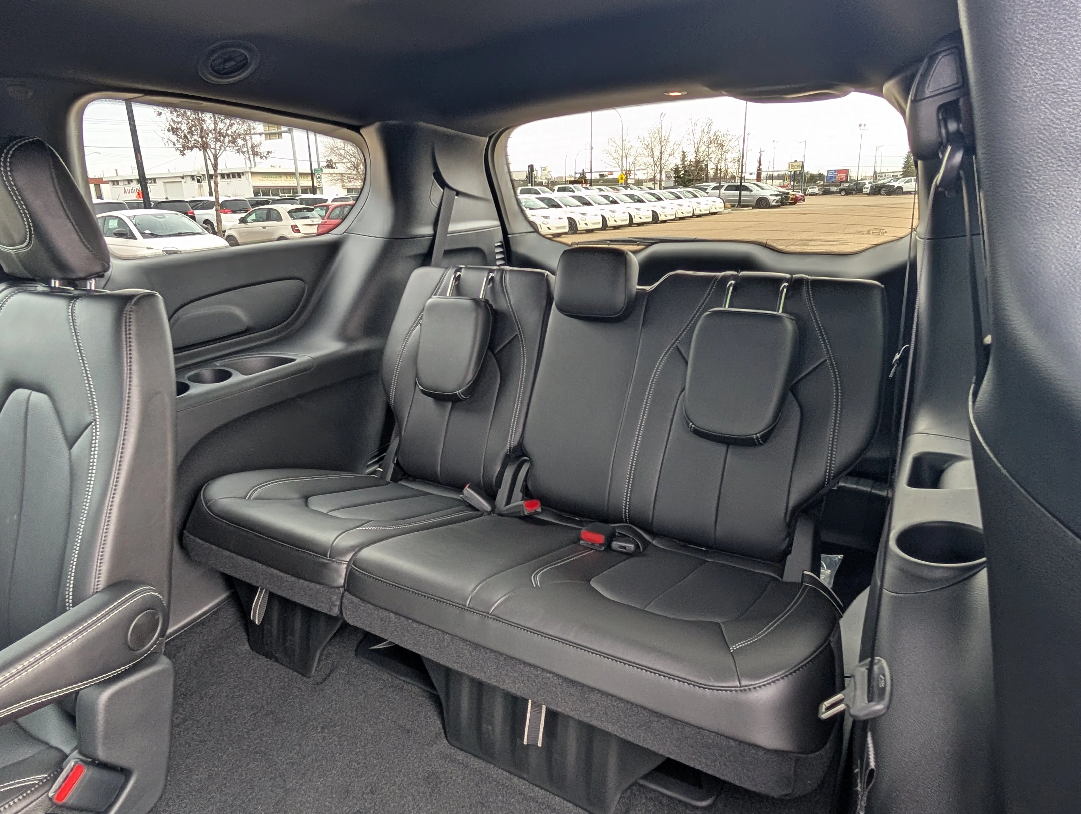 New 2026 Diamond Black Crystal Pearl Chrysler SXT image 19