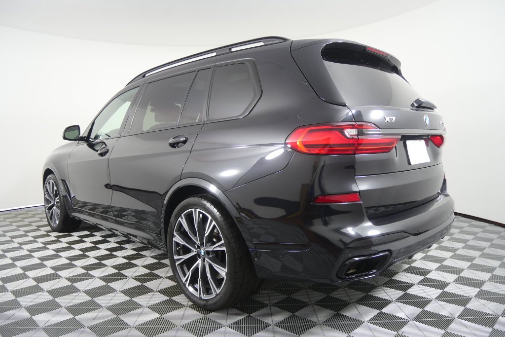 Used 2022 Black Sapphire Metallic BMW M50i image 6