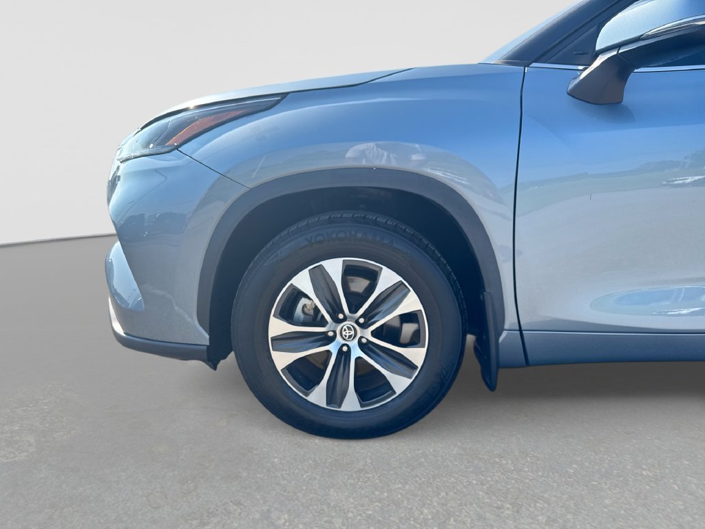 Used 2022 Moon Dust Toyota XLE image 19