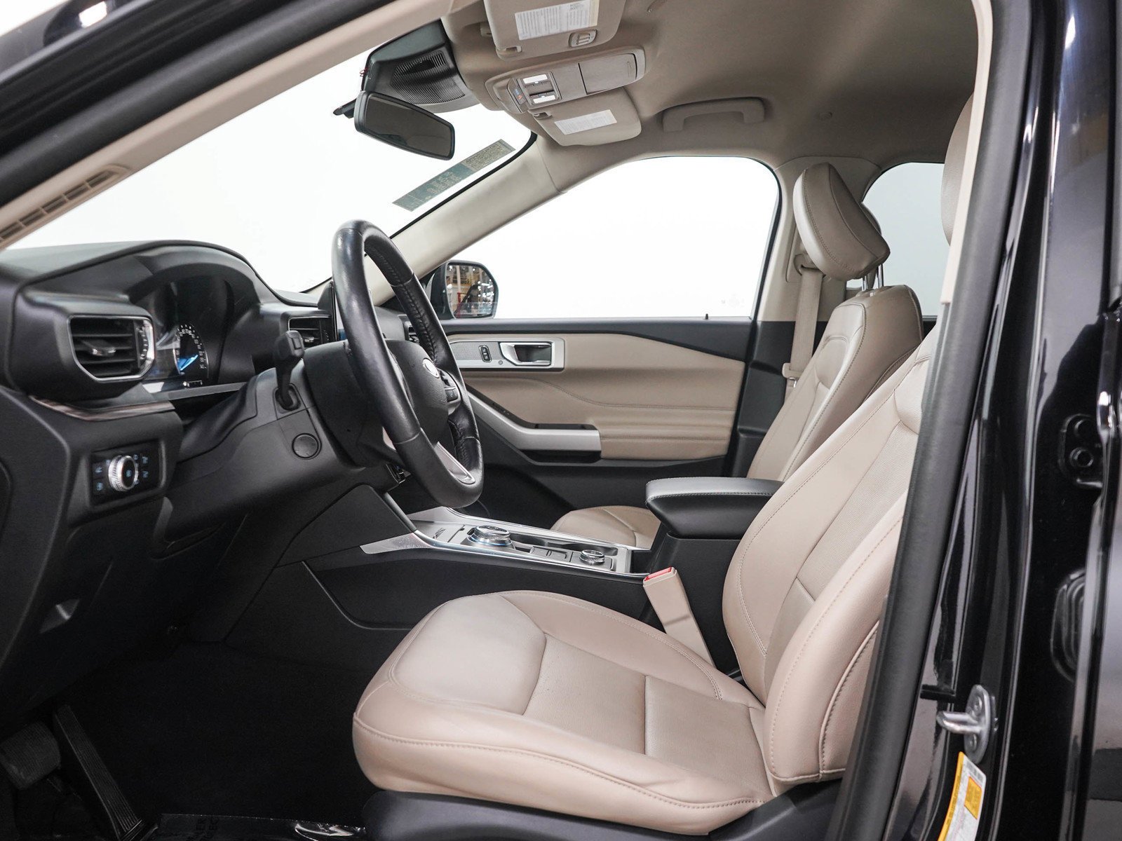 Used 2023  Ford Limited 4WD image 25