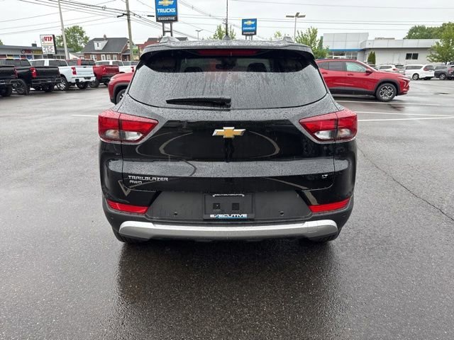 New 2026 Mosaic Black Metallic Chevrolet LT image 5