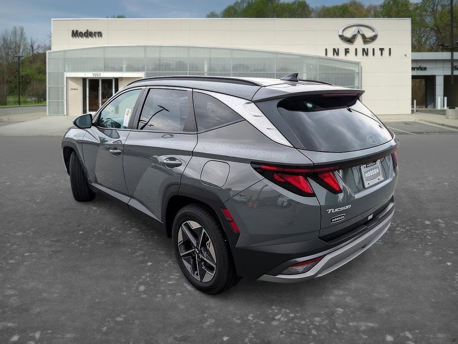 Used 2025 Hampton Gray Hyundai SEL image 5