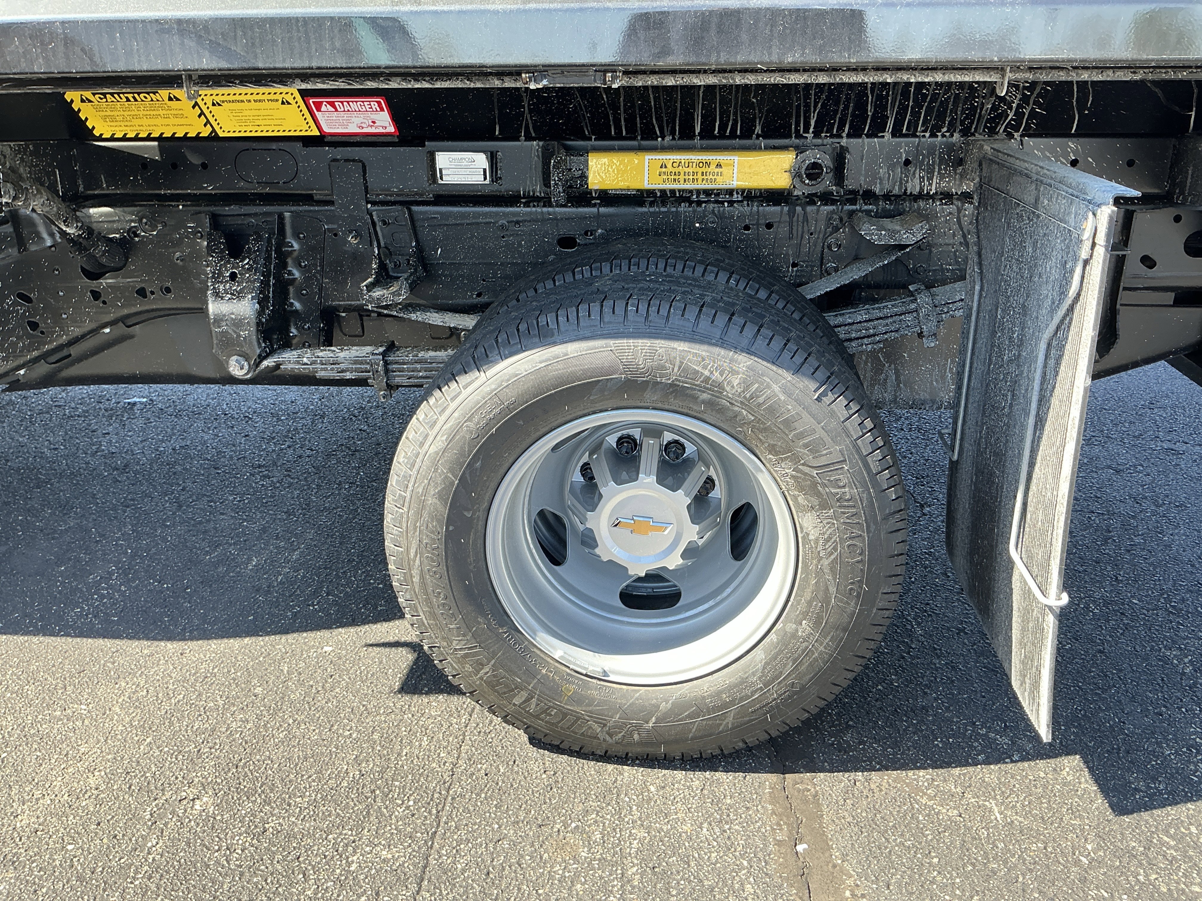 New 2026 Summit White Chevrolet Work Truck image 9