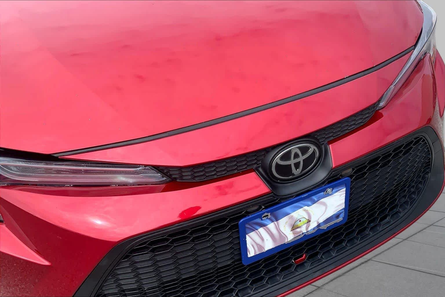 Used 2020 Barcelona Red Metallic Toyota LE image 28