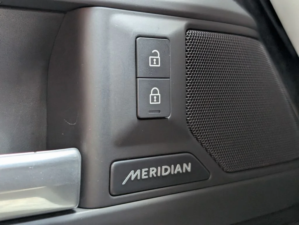 Used 2025 Black Land Rover S image 32