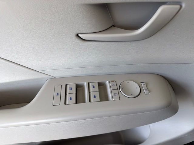 Used 2025 White Hyundai SEL image 14