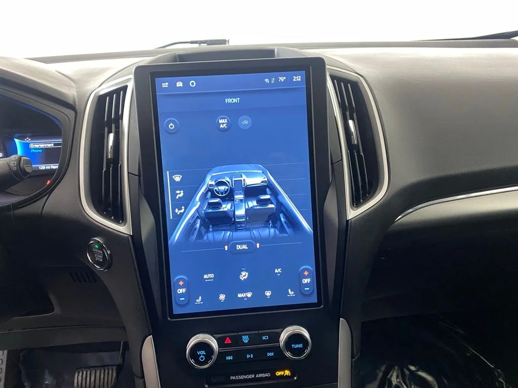 Used 2022 Black Ford SEL image 22