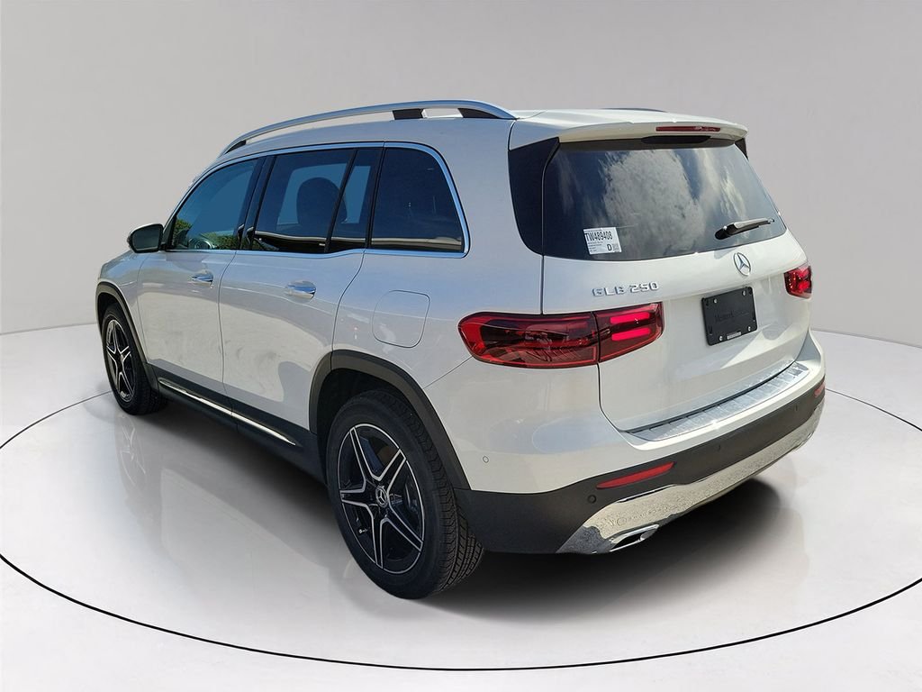 New 2026 Polar White Mercedes-Benz GLB 250 image 4