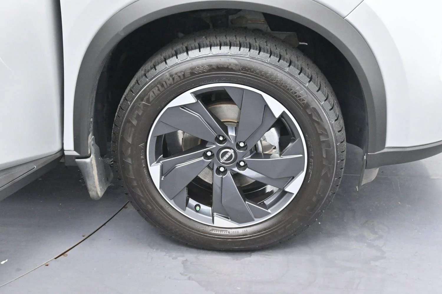 Used 2024 Silver Nissan SV image 30