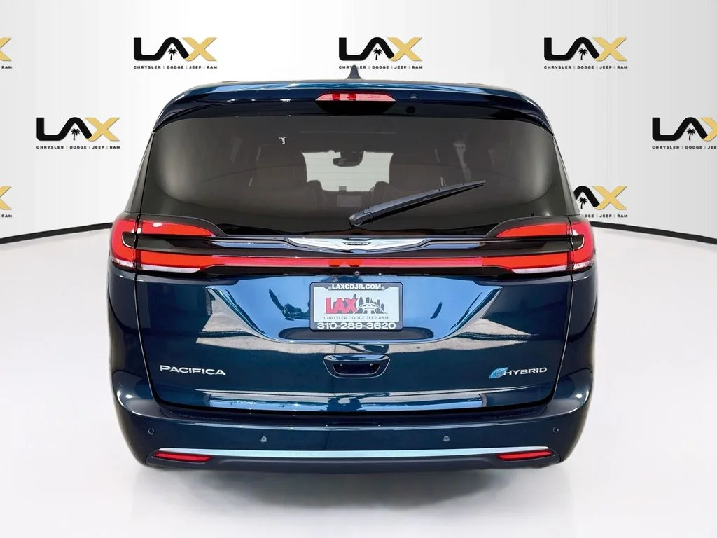 Used 2022 Blue Chrysler Pinnacle image 6