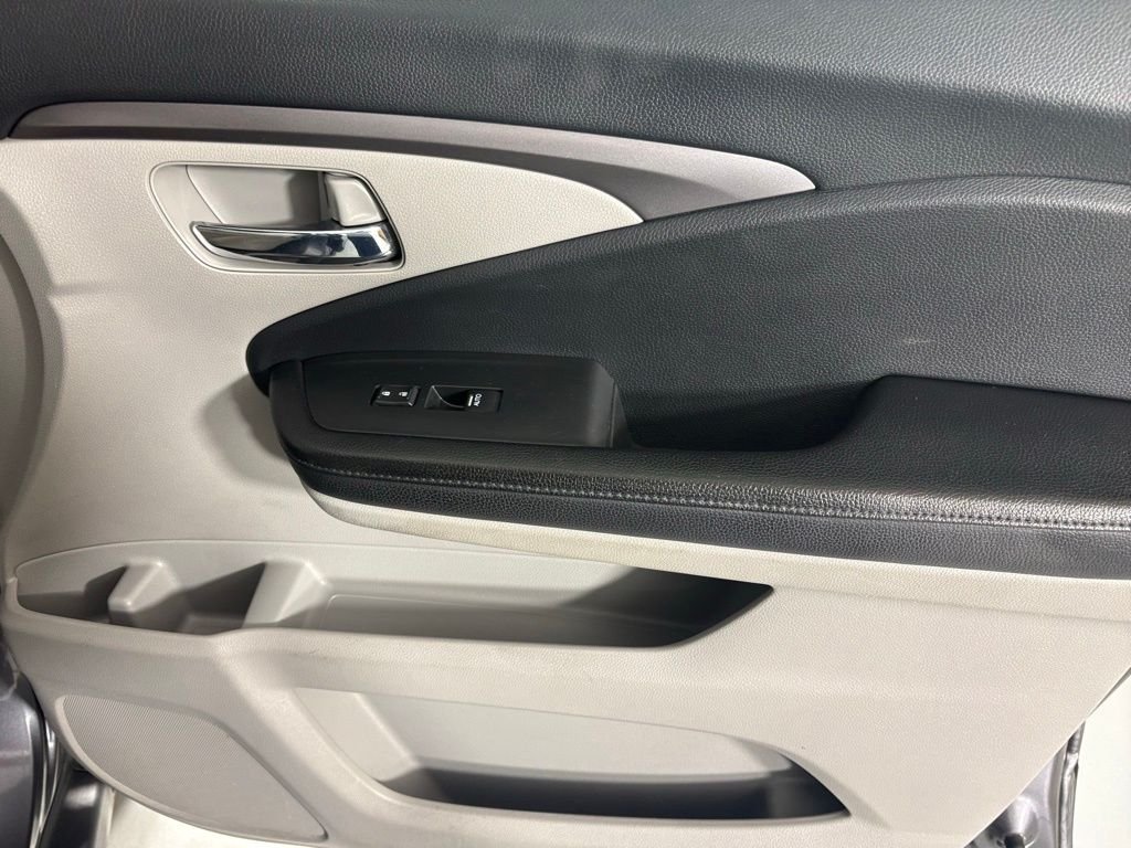 Used 2017 Silver Honda EX image 12