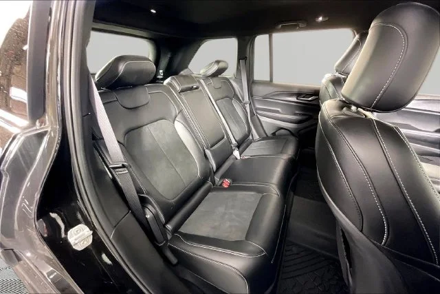 Used 2024 Black Jeep Altitude image 21